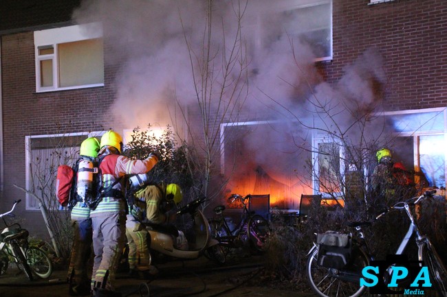 Veni Vendi Astrid Weps brandweervrouw Brand woning
